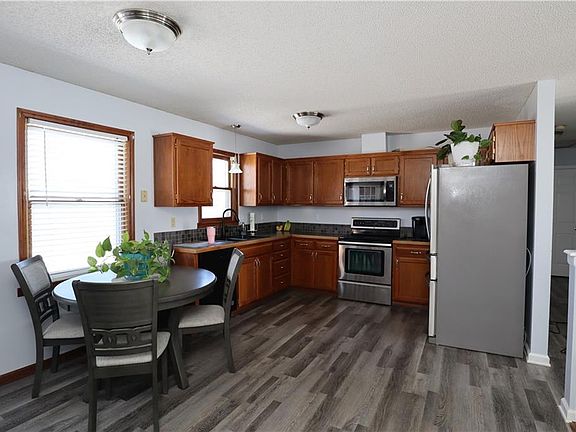 4th image of 1310 Tall Grass Ct