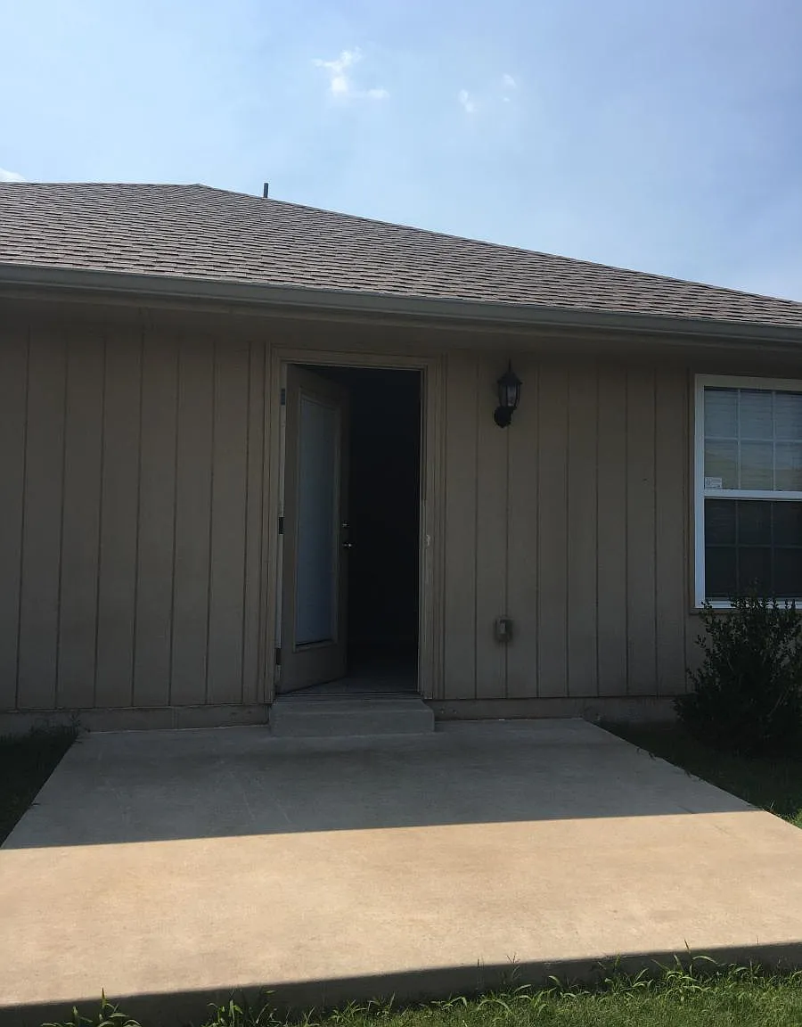 1004 Switzerland Avenue — Photo 2
