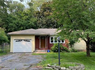 1560 Blossom Rd, Rochester, NY 14610