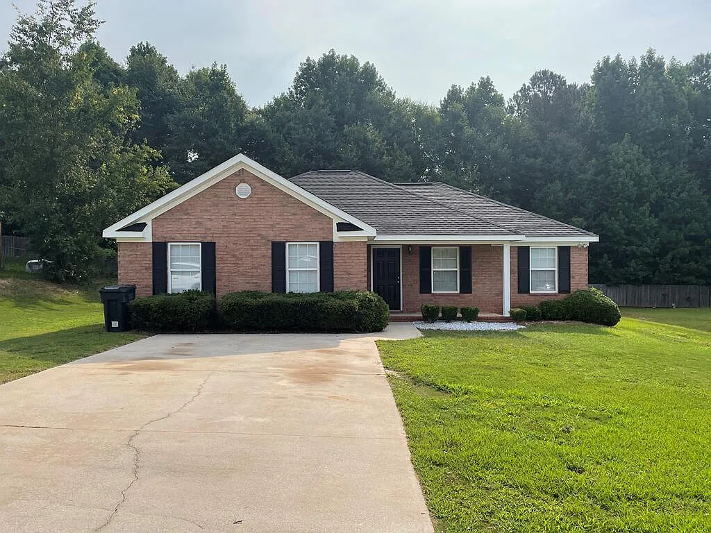 4 bed, 2.0 bath, 1439 sqft, $1,475 — Photo 1