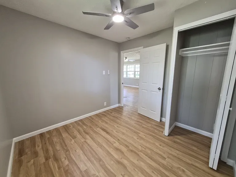 464 Carol Dr — Photo 13