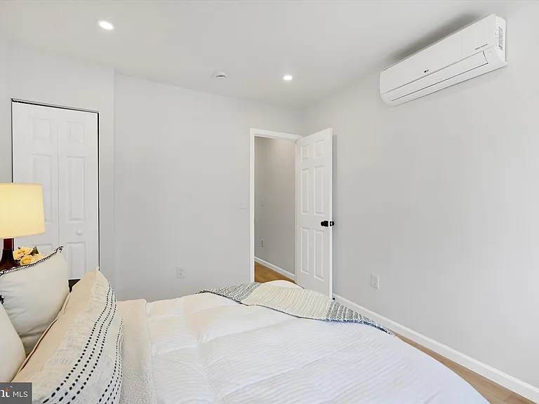 1705 Olive St — Photo 16