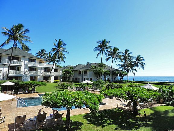 5 acres of lush tropical grounds