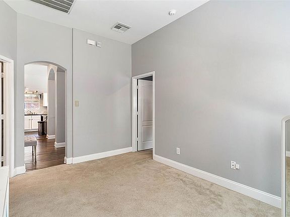 5th image of 415 Livingstone Ln