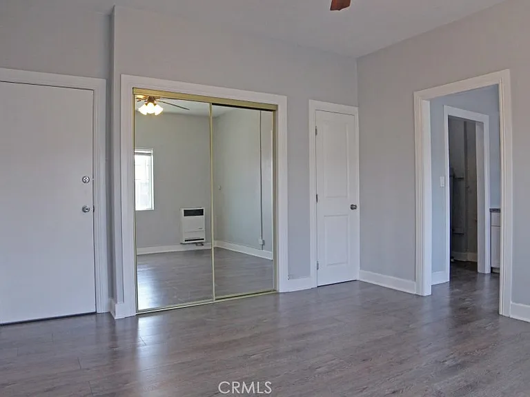 3111 Kenwood Ave — Photo 2