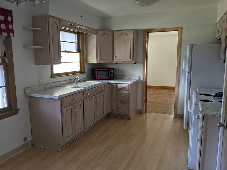 436 Russell Rd — Photo 16
