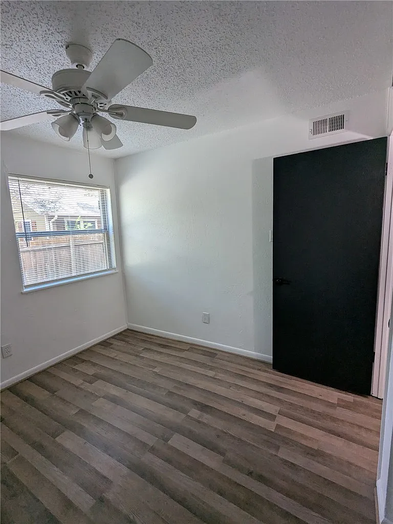 2 bed, 748 sqft, $1,000 — Photo 2