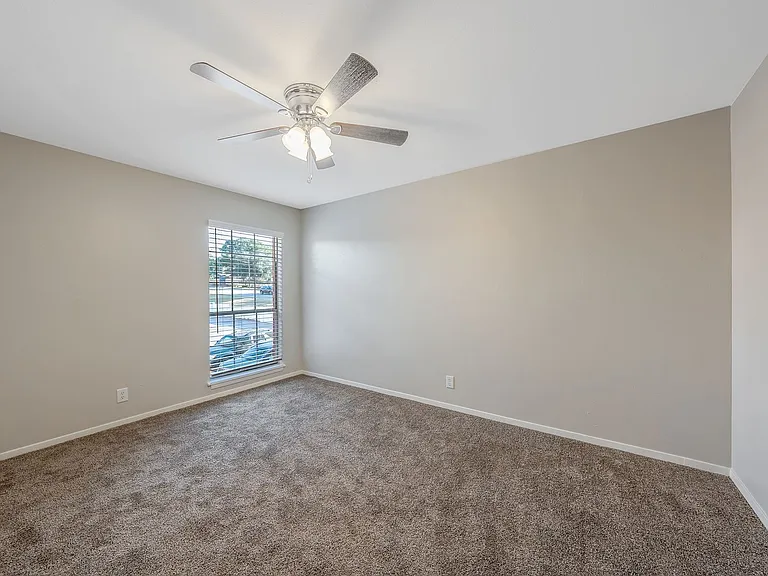 Barclay Apartments - ASK ABOUT OUR SPRING MOVE-IN SPECIAL TODAY! — Photo 30