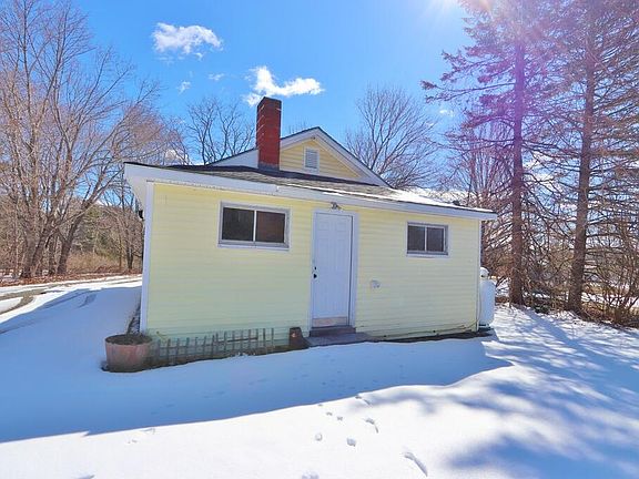 4th image of 418 Main Road S