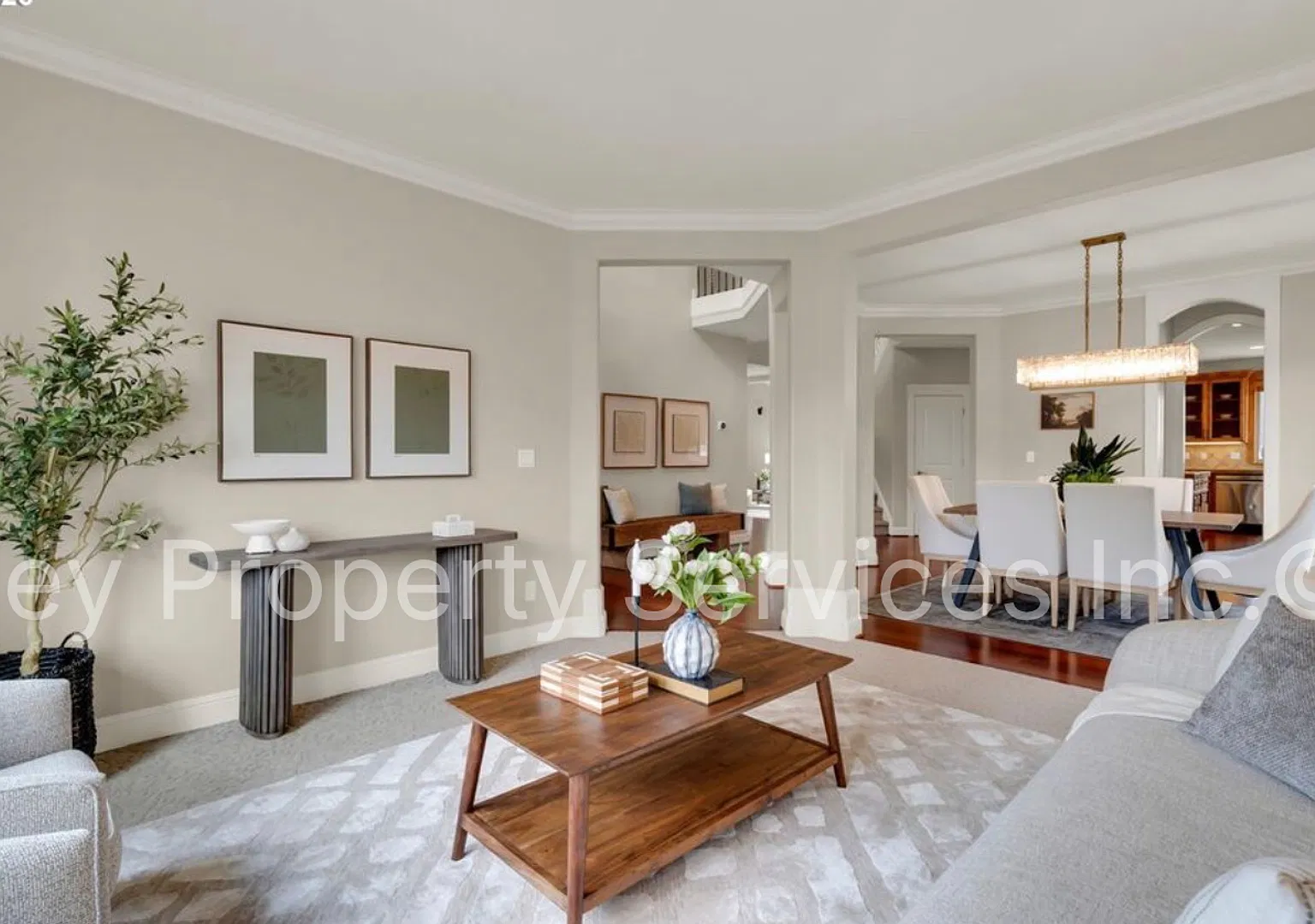 Gorgeous 4-Bedroom Orchards Home — Photo 4