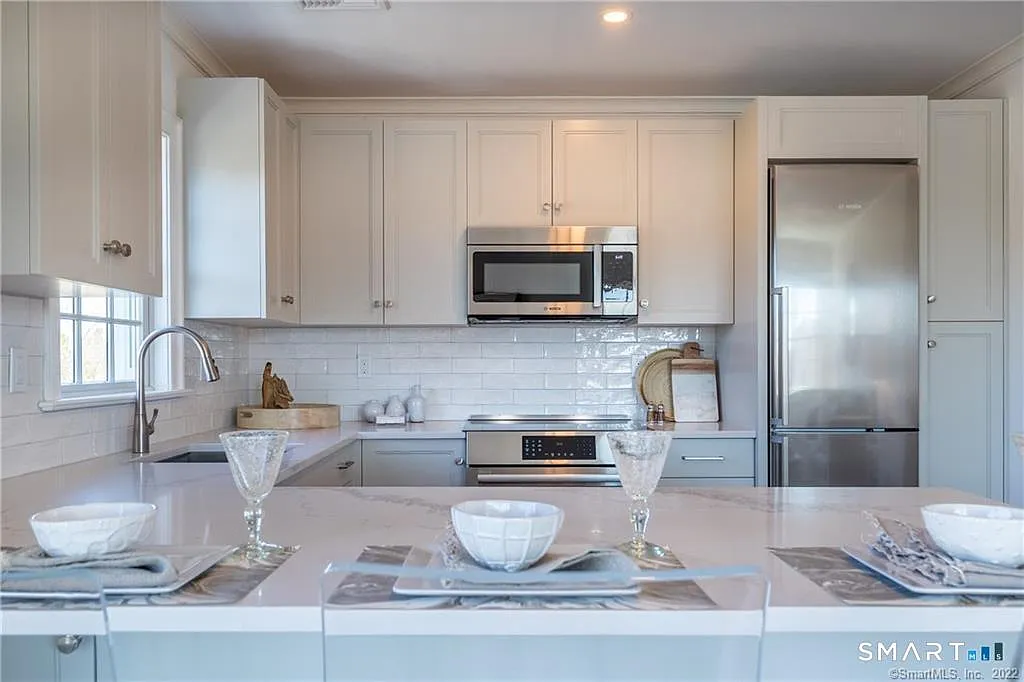 1 bed, 1.0 bath, 730 sqft, $3,600 — Photo 1