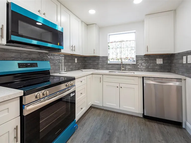 6100 NW 44th St #302 — Photo 5