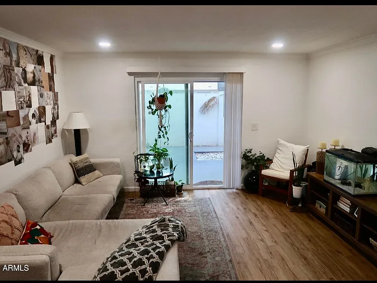 810 E Colter St — Photo 2