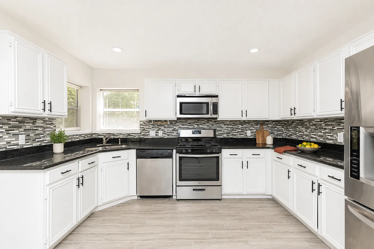 4 bed, 2.5 bath, 2061 sqft, $2,275 — Photo 4