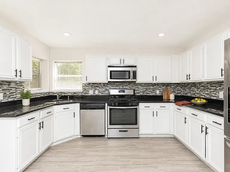 9210 Towne Terrace Dr — Photo 4