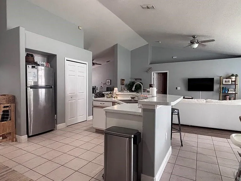 1004 Chateau Cir — Photo 19