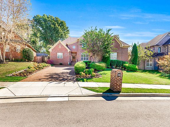 3rd image of 228 Valley Bend Dr