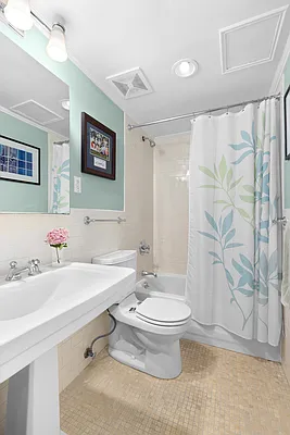 Sold by Sotheby's International Realty | media 11