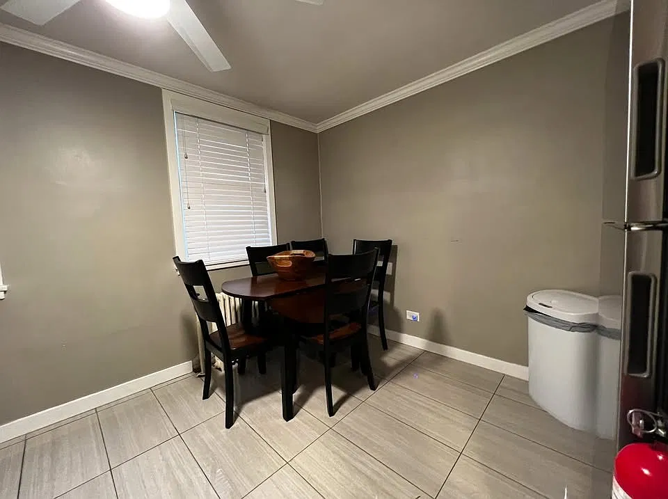 Rental in Roselle $1900/mo. Large & Bright w/ Eat In Kitchen — Photo 3