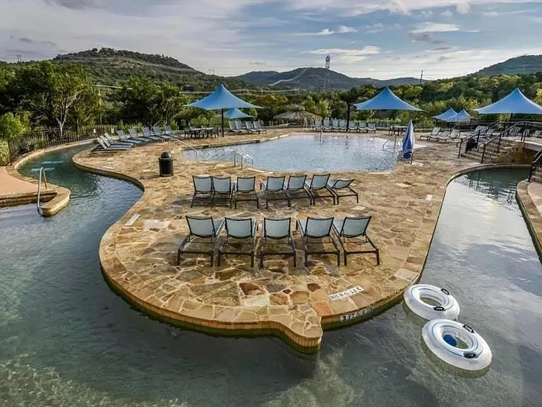 110 Pennybacker Ln — Photo 24