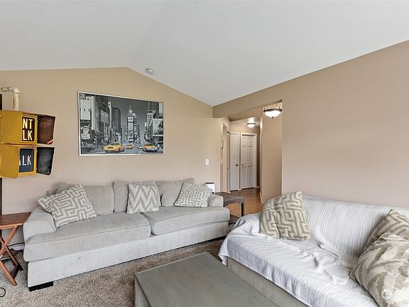 4th image of 386 Garland Place