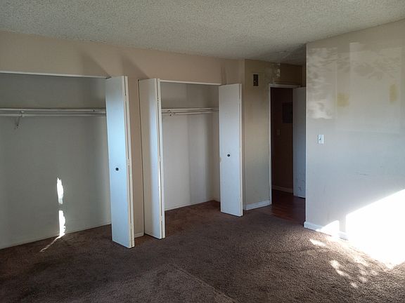 3rd image of 624 N Wilcox Ave APT 2