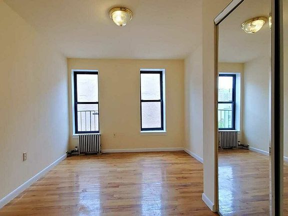 3rd image of 1636 Lexington Ave APT 19