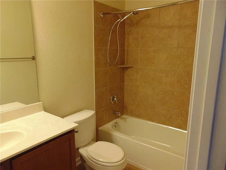 5208 Hellman — Photo 23