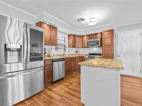 5th image of 607 York Warwick Dr