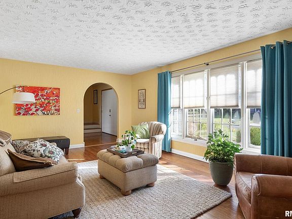 5th image of 34 Oakbrook Dr