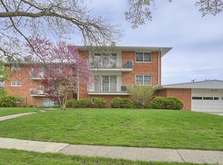 910 Lincolnshire Dr #302, Champaign, IL