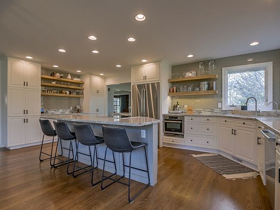 4th image of 6612 Almira Ln