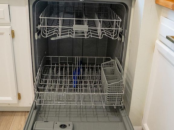 5th image of 225 A View Ave APT 216