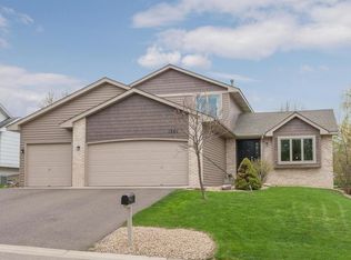 1343 Hunter Sq, Waconia, MN 55387