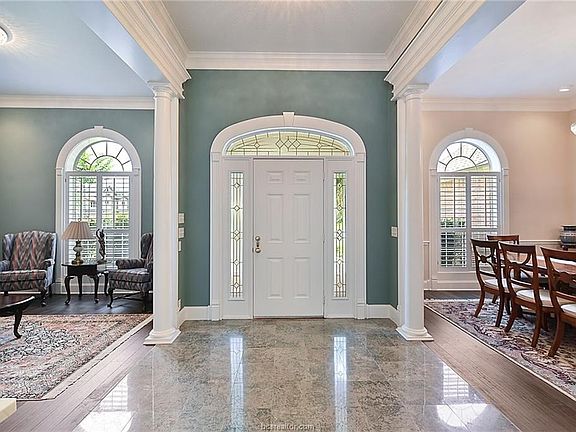 5th image of 9206 Lake Forest Ct N