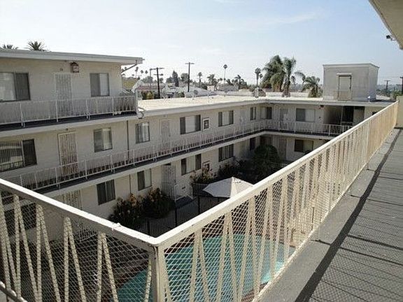 3rd image of 4015 W Adams Blvd #14