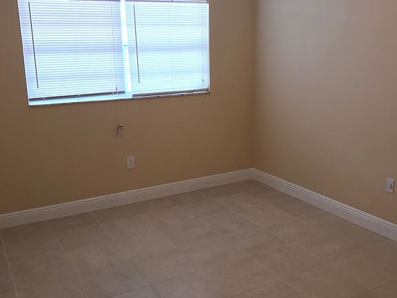 4th image of 1750 NE 191st St APT 512