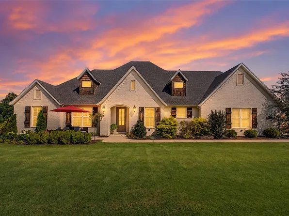 1374 S Spring Loop, Fayetteville, AR 72703
