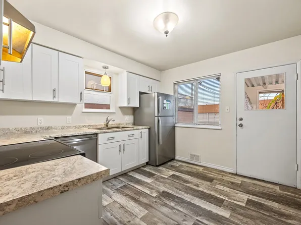 4644 Union St, Burnaby, BC V5C 2Y3