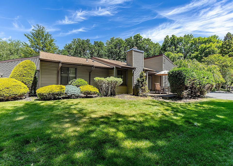 1st image of 33 Hampton Ct