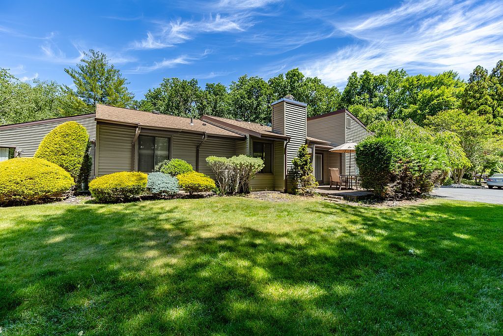 33 Hampton Ct - Property Image