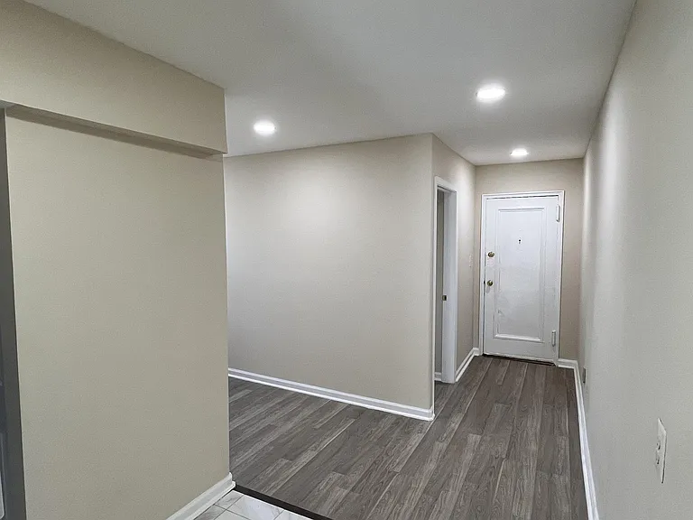 811 Barnaby St SE #204 — Photo 4