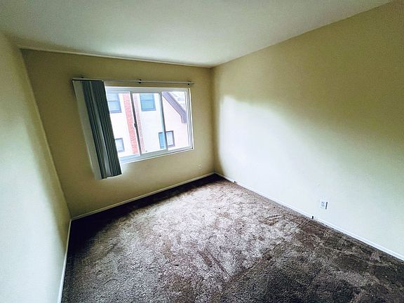 5th image of 249 E Bellevue Ave APT 1