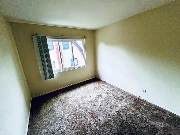 249 E Bellevue Ave — Photo 5