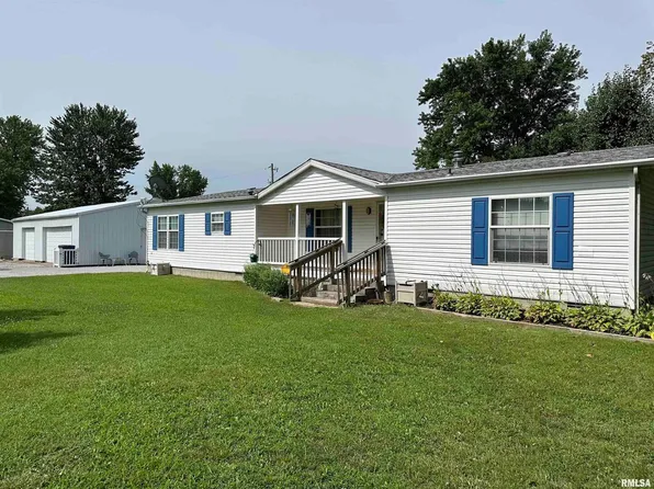 250 E 2nd St, Bonnie, IL 62816