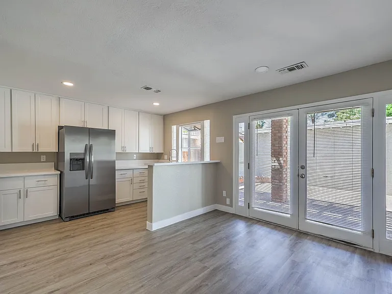 343 Greenbriar Townhouse Way — Photo 9