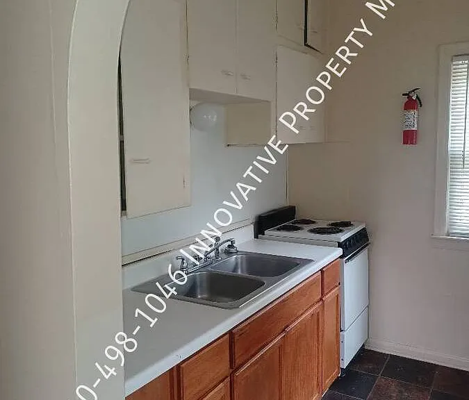 702 Thomson St #5 — Photo 9