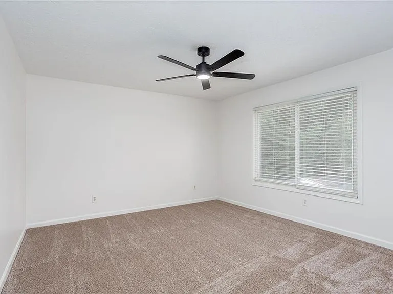 1093 Caprice Dr — Photo 9