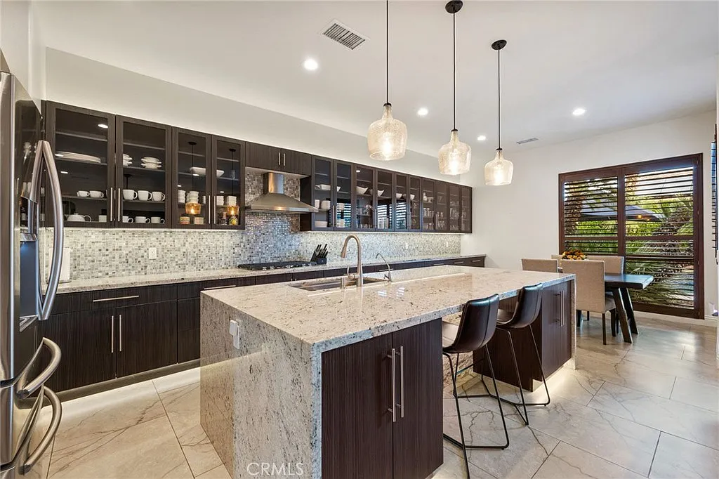 4 bed, 2.5 bath, 2770 sqft, $6,500 — Photo 3