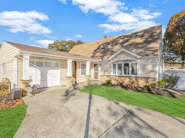 1679 Spur Drive, Central Islip, NY 11722